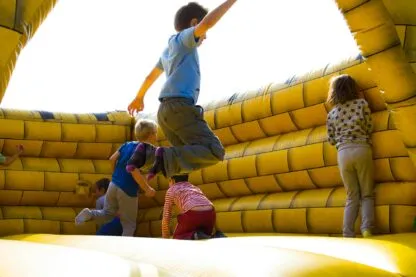 Onde alugar brinquedos infláveis